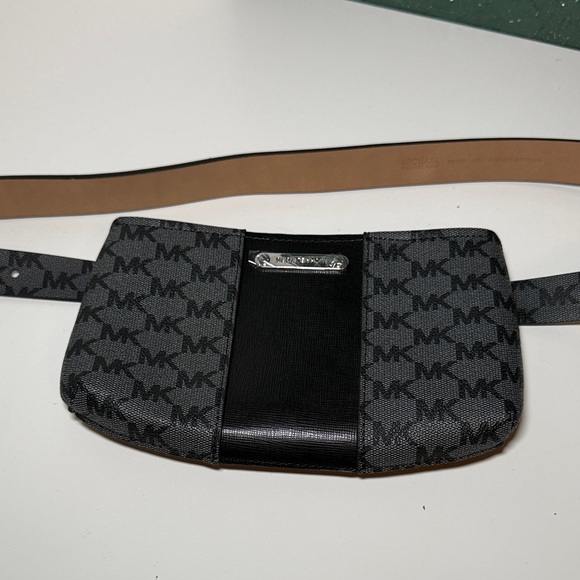 Michael Kors Monogram Black and Gray Waist Belt Bag Pouch Fanny Pack NWOT Unisex - Picture 12 of 12
